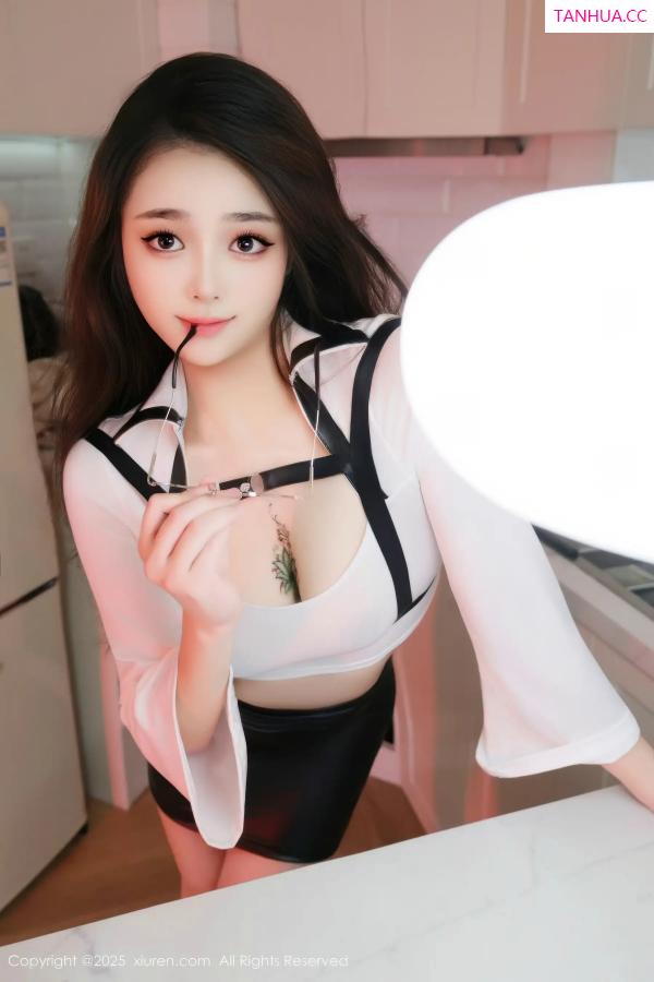   [XiuRen]高清写真图 2025.11.17 No.10993 福福_Thrive 丰满身材第21张图片